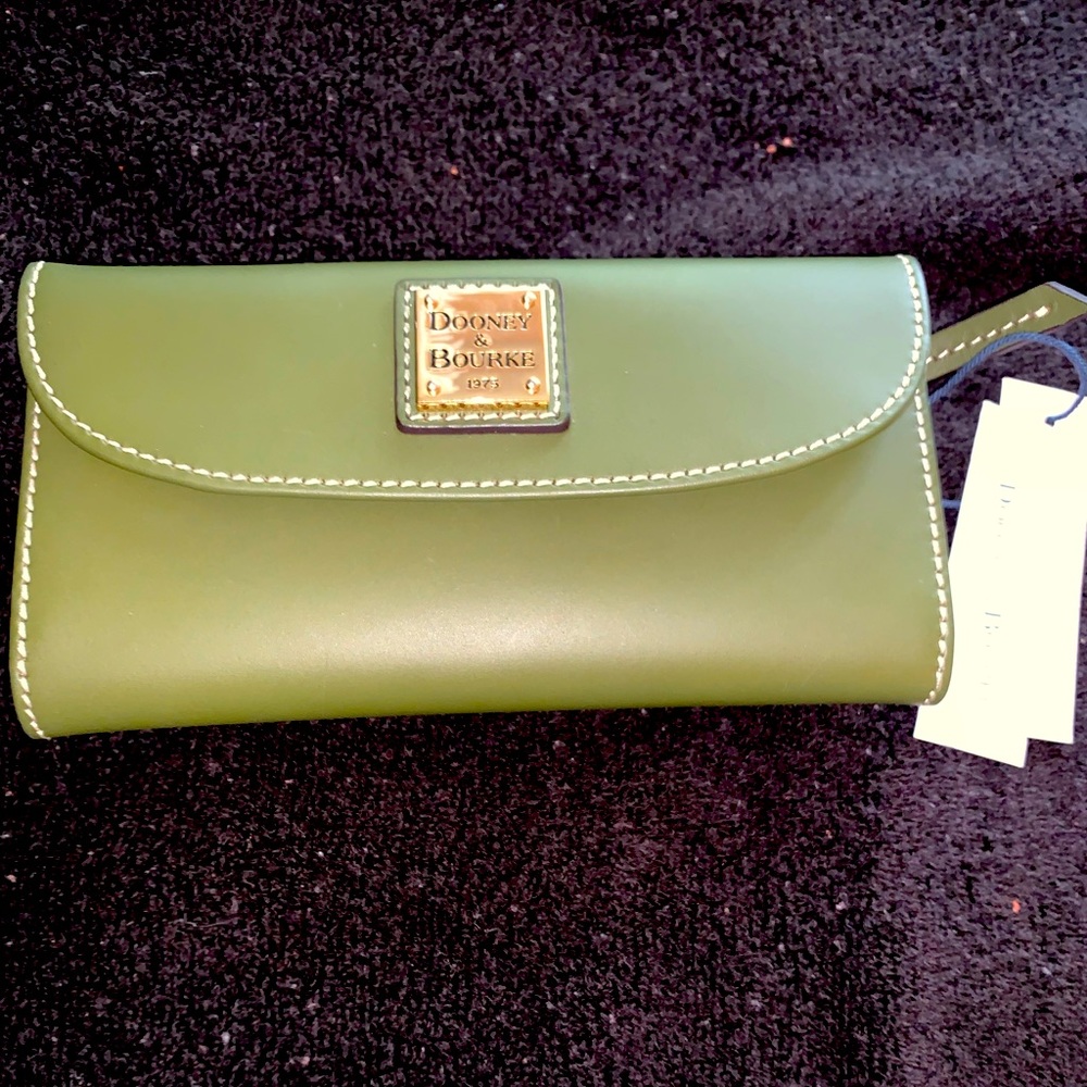 NWT Dooney & Bourke Leather Wallet. Well made